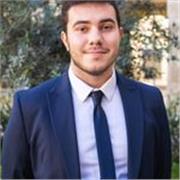 Je donne des cours particuliers en histoire. aux élèves de collège et lycée, ayant un bac +5 en droit de l'économie, je peux donner des cours de français, histoire, géographie et économie si besoin.